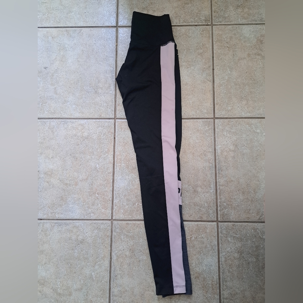 Pink VS leggings - Picture 2 of 3